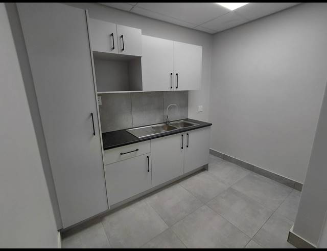1,923M² OFFICE TO LET IN RANDJESPARK